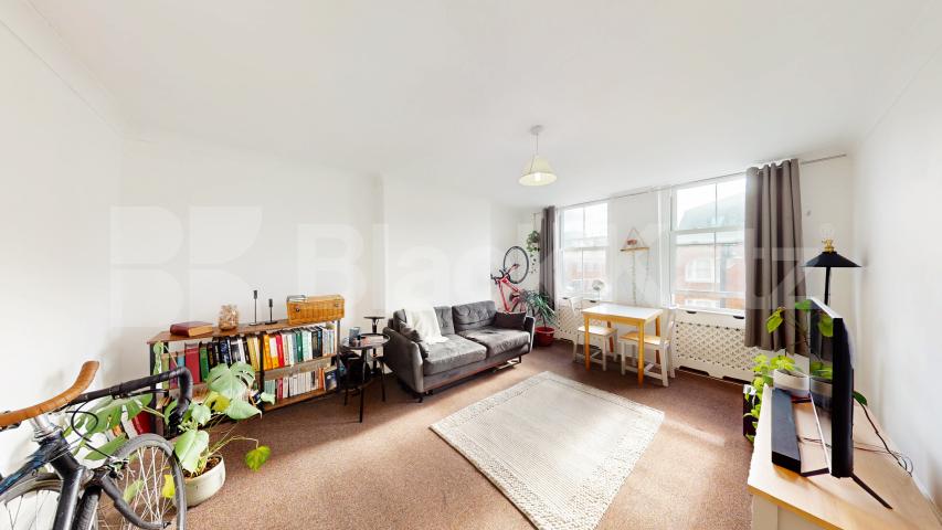 Located only a short walk to Angel station and the popular Upper Street Chapel Market, Angel